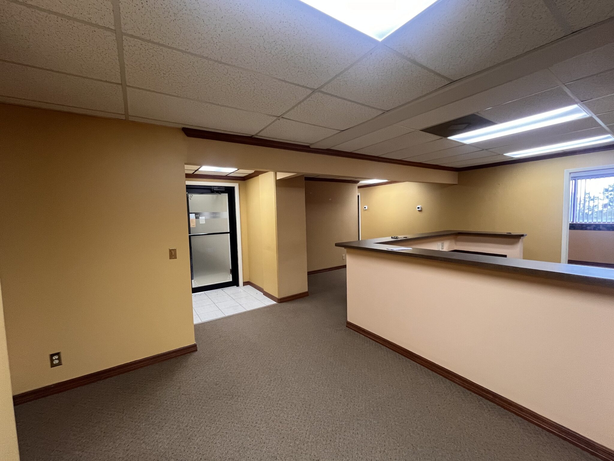 410, Photo 2